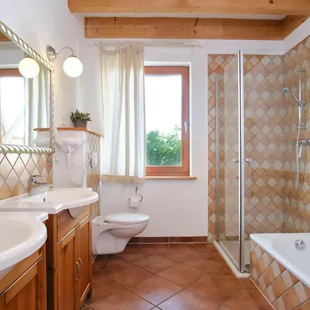 Aufwind I Haushaelfte * Fuhlendorf (Mecklenburg-Vorpommern)